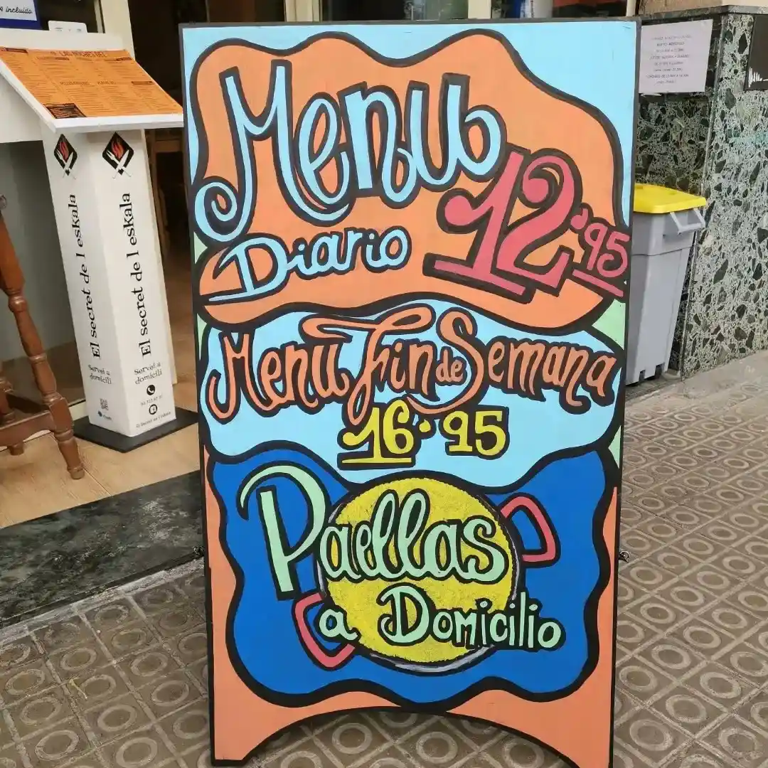 Pissarra comercial amb text i dibuixos